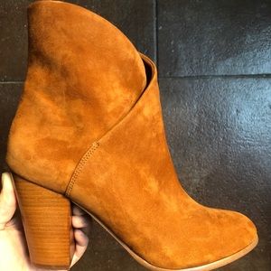 Joe’s Trisha Boot in Camel